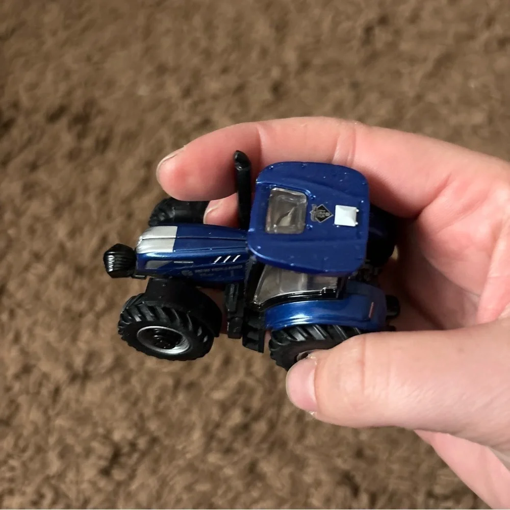 ERTL CNH New Holland Blue Tractor Toy Diecast Metal T6 180